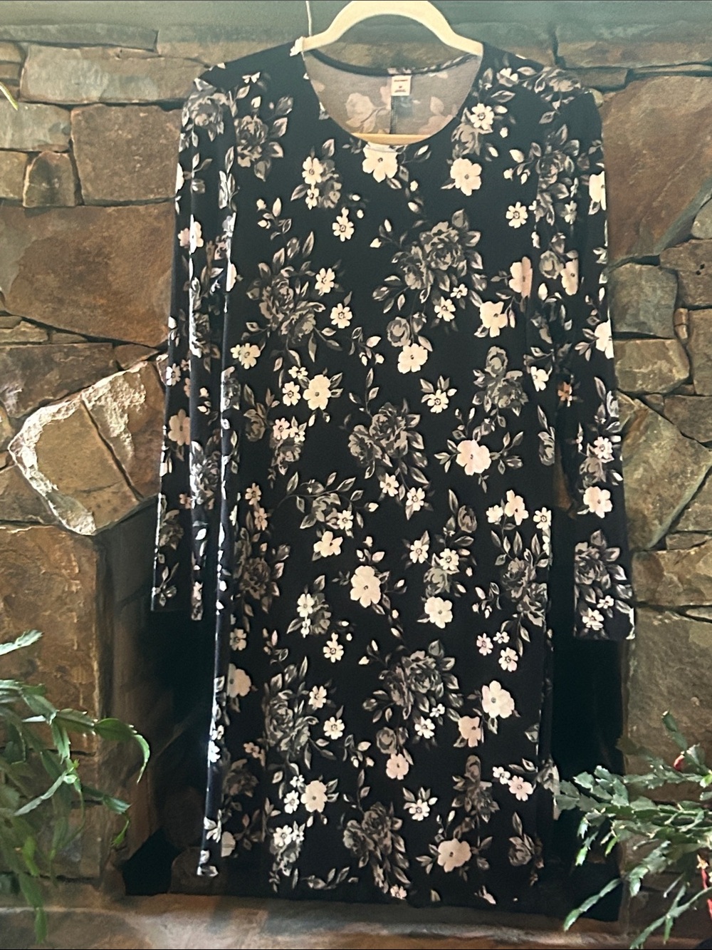 Women’s Black and White Floral Long-Sleeve Tunic Top or Dress; Size M; Like New!